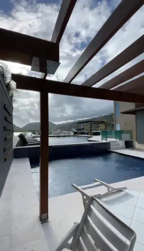 Casa em condomínio fechado com vaga molhada no píer  Guarujá/SP