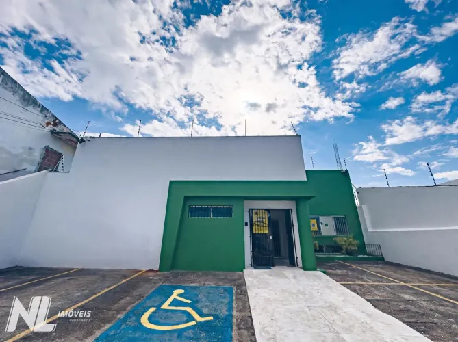 Prédio Comercial com 372 m² no Alecrim  Locação por R$ 7.000/mês  Natal/RN