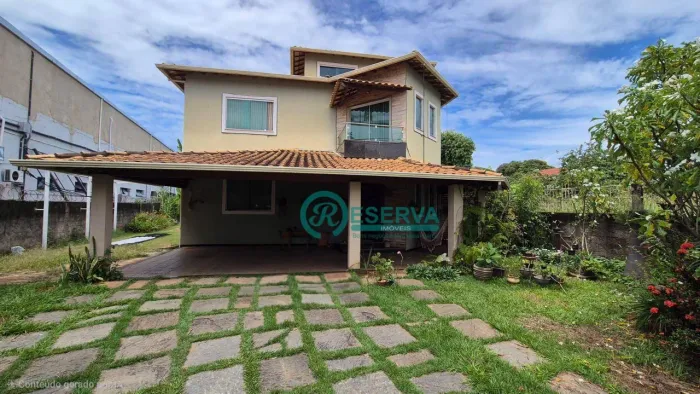 Casa na Orla da Lagoa Central: Conforto e Sofisticação em Cada Detalhe