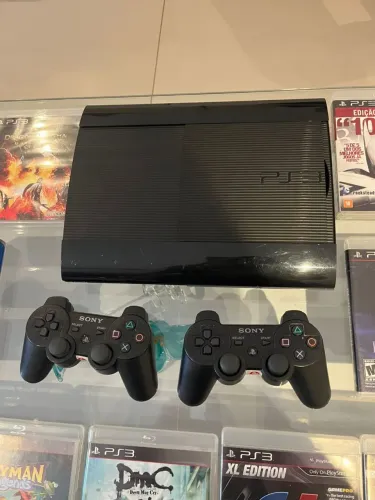 PlayStation 3 250GB Super Slim + 16 jogos originais + 2 controles