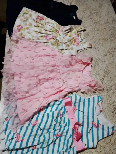 Vendo vestidos menina até 1 ano 50 reais todos