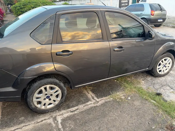 Ford Fiesta Sedan SE 1.6 8V Flex 4P 2014