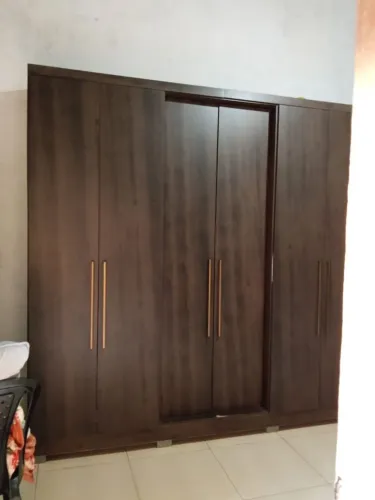 Guarda roupa semi-novo