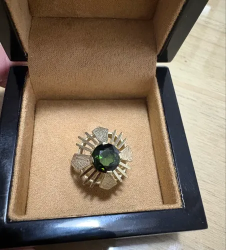 Anel ouro 14k com turmalina verde escura, 6,11 gramas