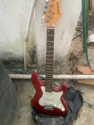Guitarra vermelha
