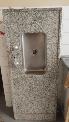Bancada de granito com cubo inox e mixturador