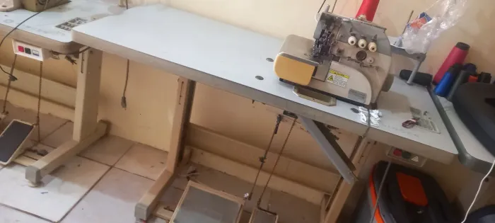Maquina overlok singer 