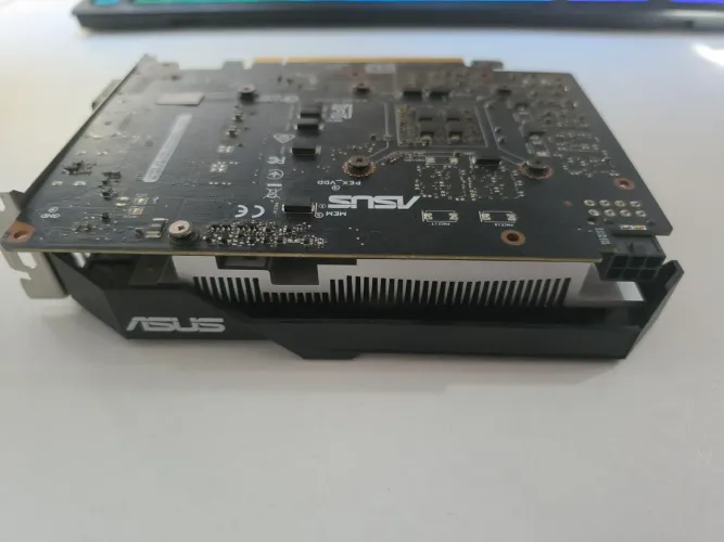 ASUS GeForce GTX 1650 4GB GDDR6 (4GD6) - Excelente Estado