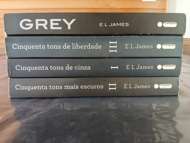 Vendo coleção 50 tons de cinza