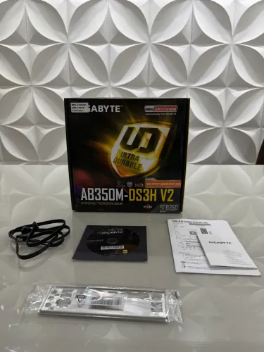 Placa Mãe Gigabyte AB350M-DS3H V2 AM4 DDR4 Completa na Caixa