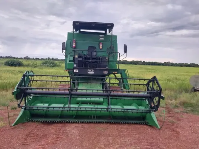 Colheitadeira SLC 6200, com Esteiras