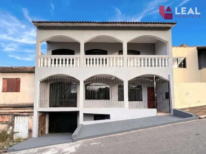 Casa com 4 dormitórios para alugar, 282 m² por R$ 3.000,00/mês - Bela Vista - Pouso Alegre