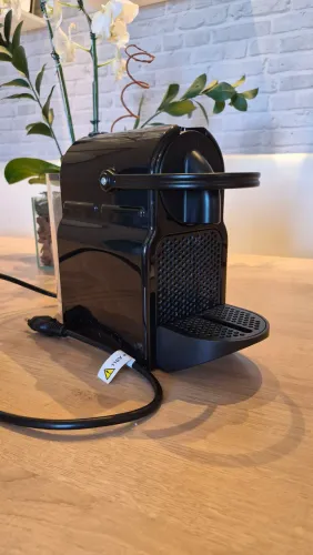 Cafeteira Elétrica Nespresso Inissia D40 Preto 1150w 110v