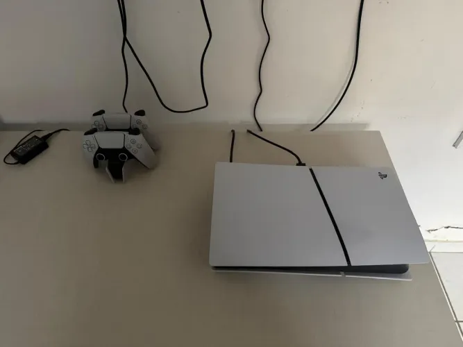Vendo ps5 slim 1tb