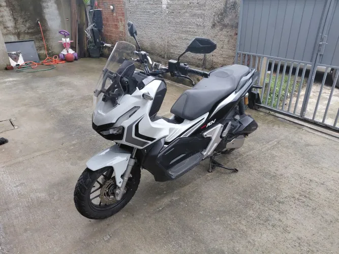 Vendo honda adv 150