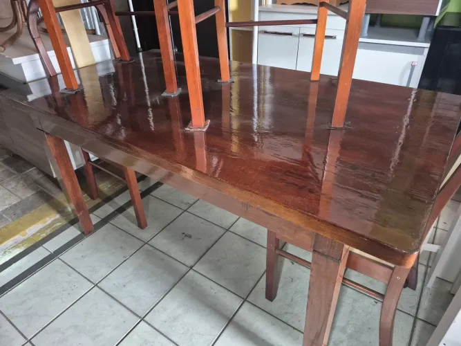 Mesa Madeira com 4 cadeiras Primeira linha