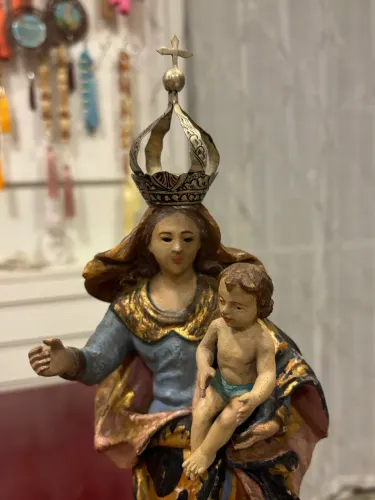 Nossa Senhora do Rosário madeira.
