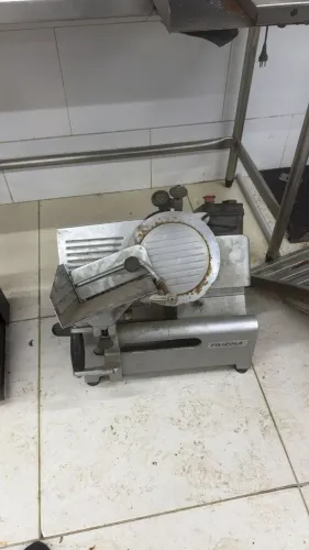 Fatiador Filizola em perfeito funcionamento. Valor: 2.500,00 reais.