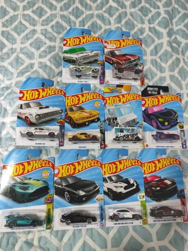 Kit Hot Wheels Novos - 10 Carros