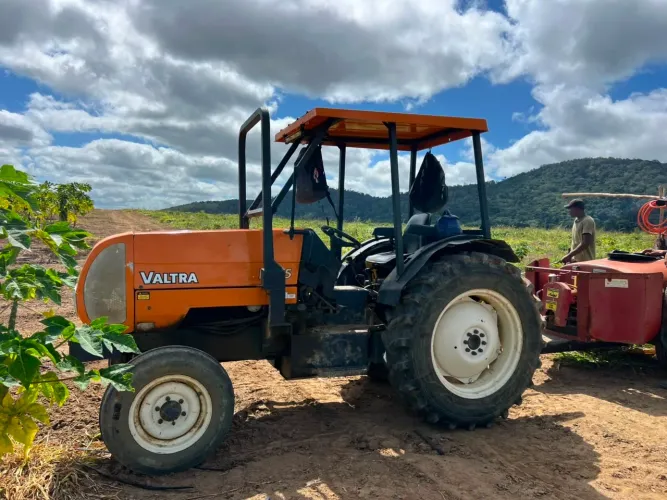 Trator Valtra 2011 disponível