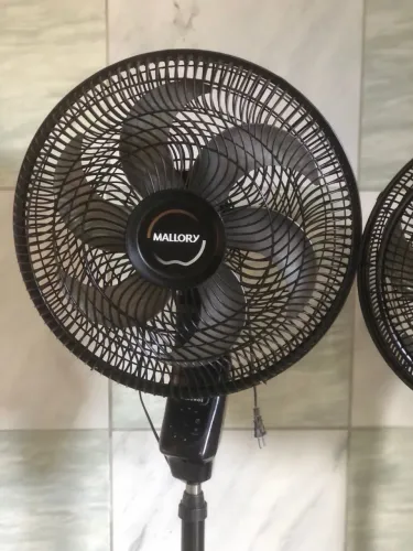 Ventilador de coluna com controle