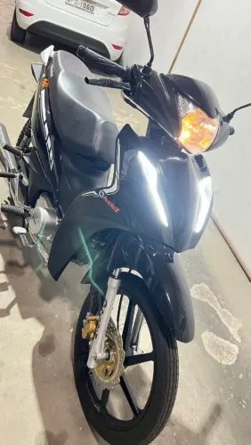 Moto Aveloz AZ1, ano 2025, em estado de nova, com apenas 7 km rodados.