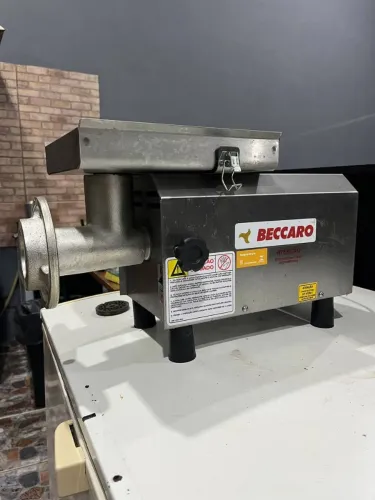 Moedor de carne beccaro boca de 8 