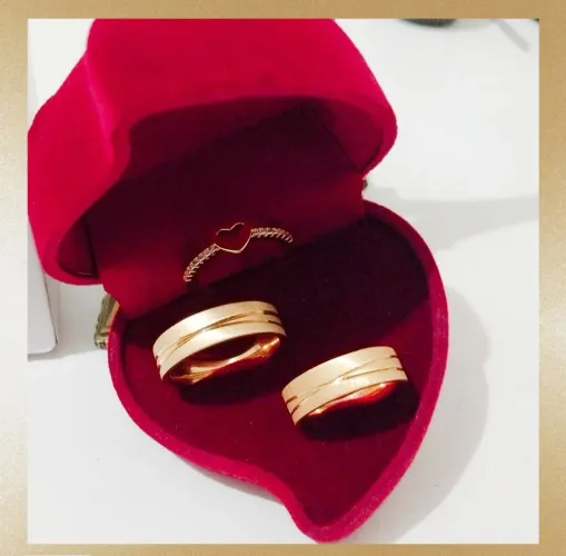Par de Alianças Anatômicas Retas Escv 5mm + Solitário. Namoro, Casamento - Promoção!