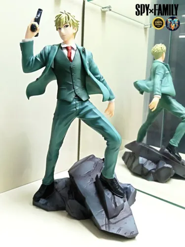 Action figure do Loid Forger de Spy x Family 100% original da Sega