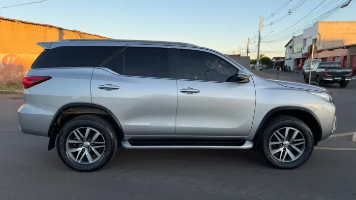 Toyota Hilux SW4 SRX 4X4 2.8 TDI 16V Dies. Aut. 2019