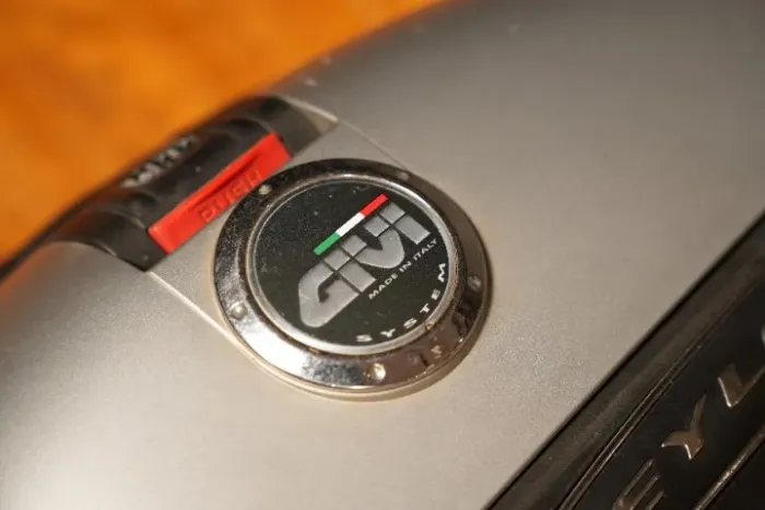 Báu para moto - Givi Keyless E41n
