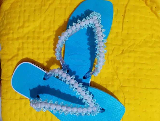 Chinelo havaianas feminina pensonalizada com pérolas 