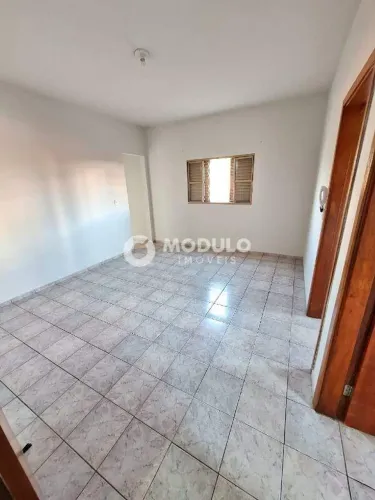 Apartamento disponível para locação no bairro Santa Mônica.