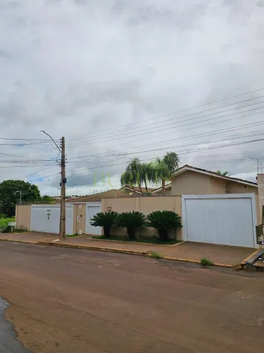 Casa à venda em Rio Verde, Residencial Araguaia, com 4 suítes, com 434.65 m²