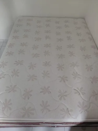 Cama com colchão D 33 mega confortável
