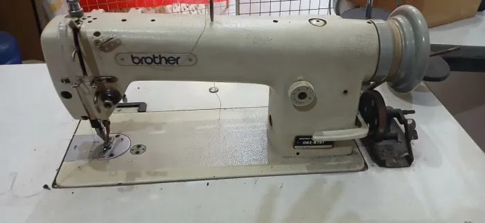 Máquina de costura Brother DB2-B797