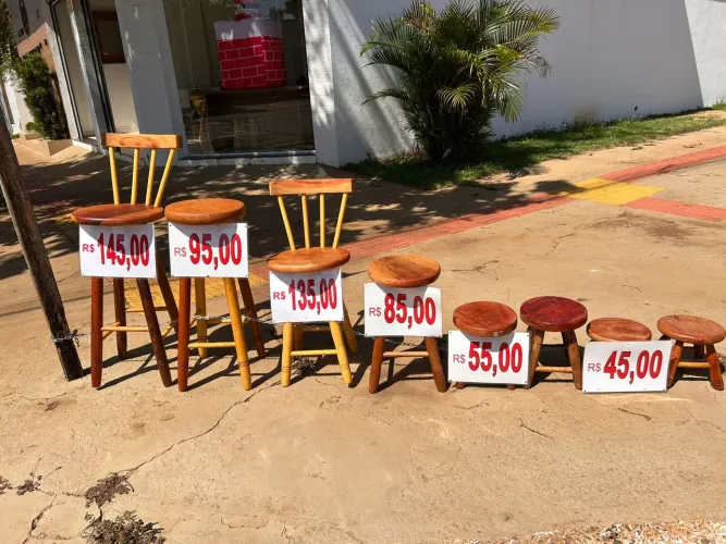 Bancos e mesas de madeira À PARTIR DE 45 REAIS