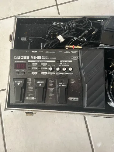Pedaleira Boss Me 25