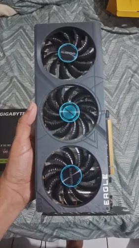 4060 8gb VRAM