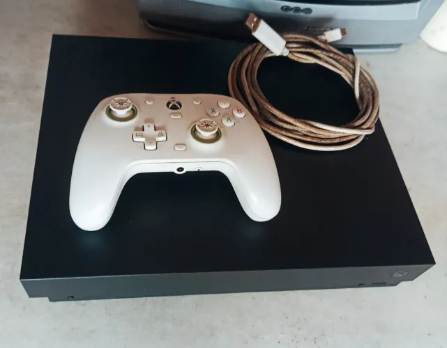 Xbox One X 1 TB