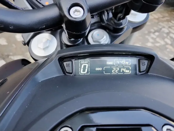 Bajad dominar Moto 400 cili