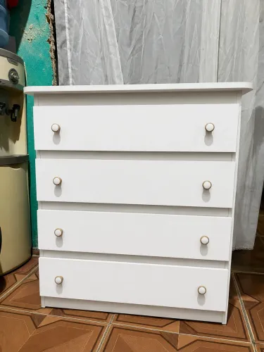 Cômoda branca 4 gavetas 