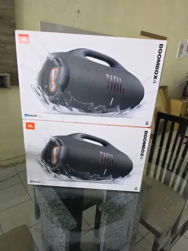 Caixa de som Boombox 4 Preta JBL - Nova Lacrada 1 Ano de Garantia