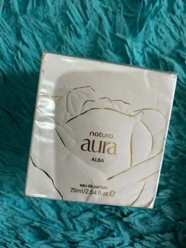 Perfumes ataca e varejo 