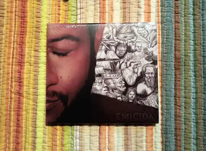CD Emicida - Sobre Crianças, Quadris, Pesadelos e Lições de Casa (Lacrado) Digipack raro