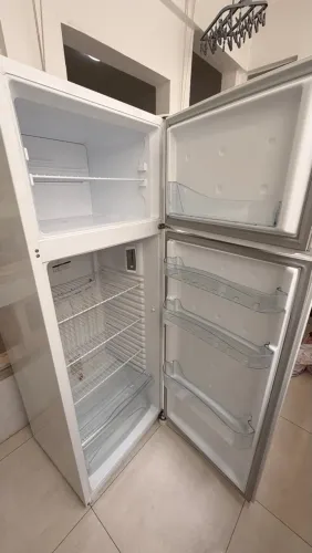 ? VENDO GELADEIRA COM DEFEITO - ÓTIMA PARA CONSERTO OU RETIRADA DE PEÇAS