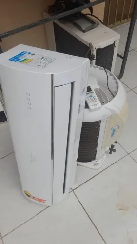 Vendoar condicionado9 a 60 mil BTUs completo.com garantia de 90 dias já entrego instalado.