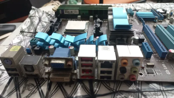 Placa mãe Asus EVO + AMD Phenom II + 12GB de memória Kingston