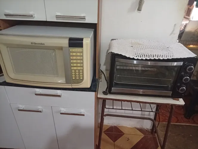 Microondas e forninho os dois por 350 reais sem problema algum, funcionando normal.