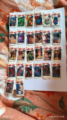 Lote 26 figurinhas homem aranha